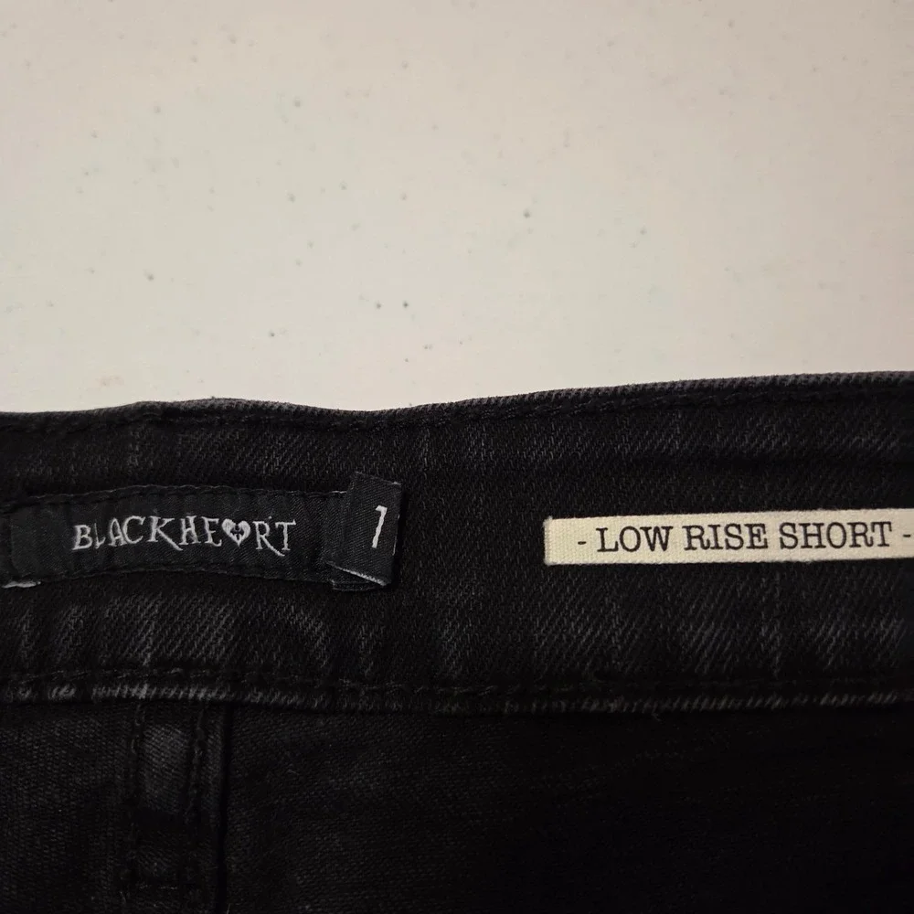 Blackheart Skull & Rose Embroidered Low Rise Size 11 Black Shorts - Picture 6 of 8